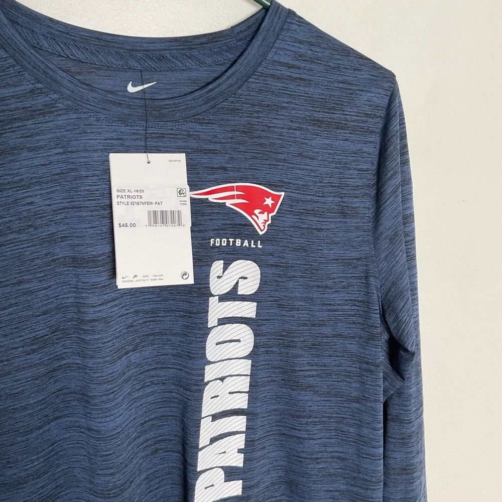 Nike‎ youth New England Patriots on field apparel long sleeve dry fit Tee XL NWT